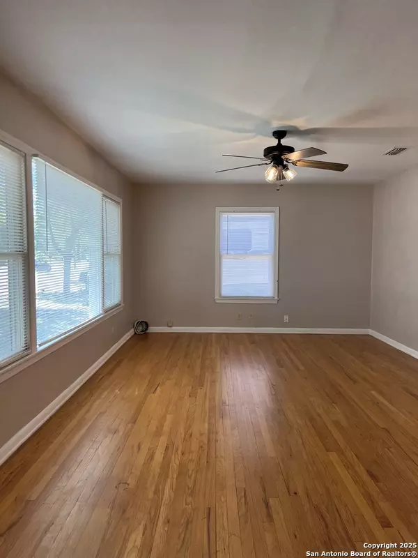 Uvalde, TX 78801,118 Garden St