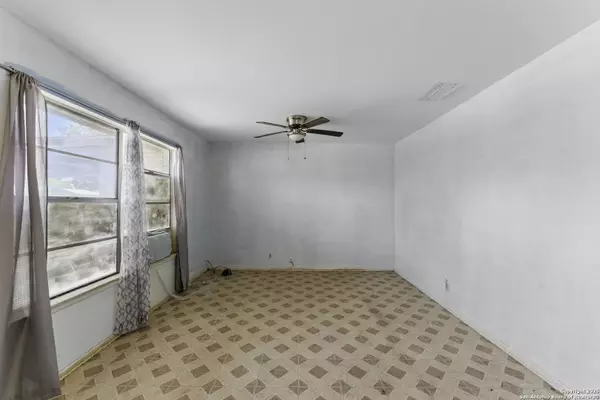 Kirby, TX 78219,5239 Coral Mist