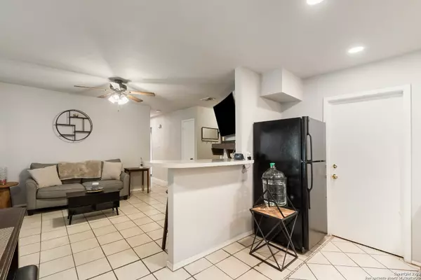 San Antonio, TX 78250,9211 Cliffvale St