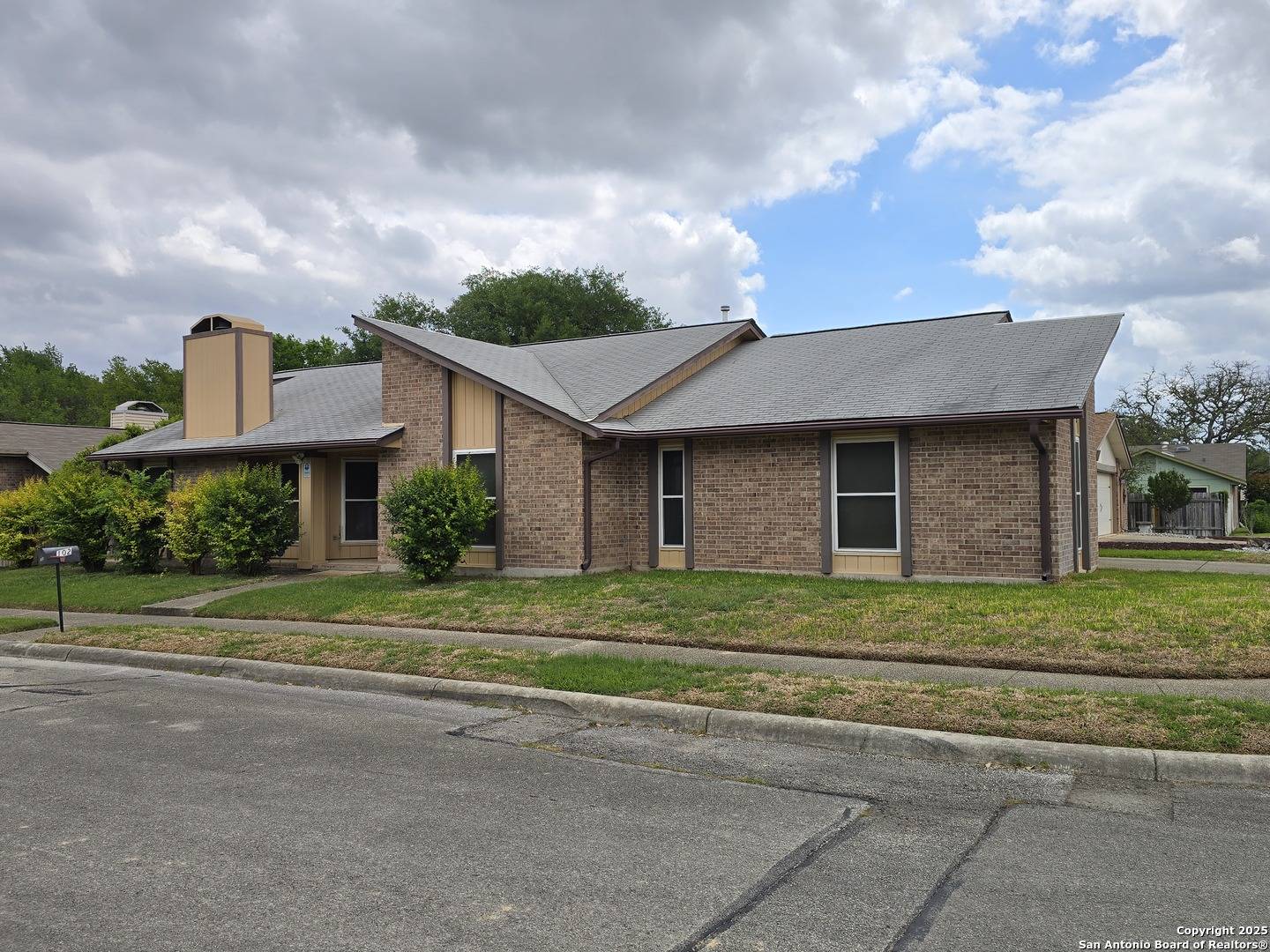 102 Crystal Cyn, Universal City, TX 78148