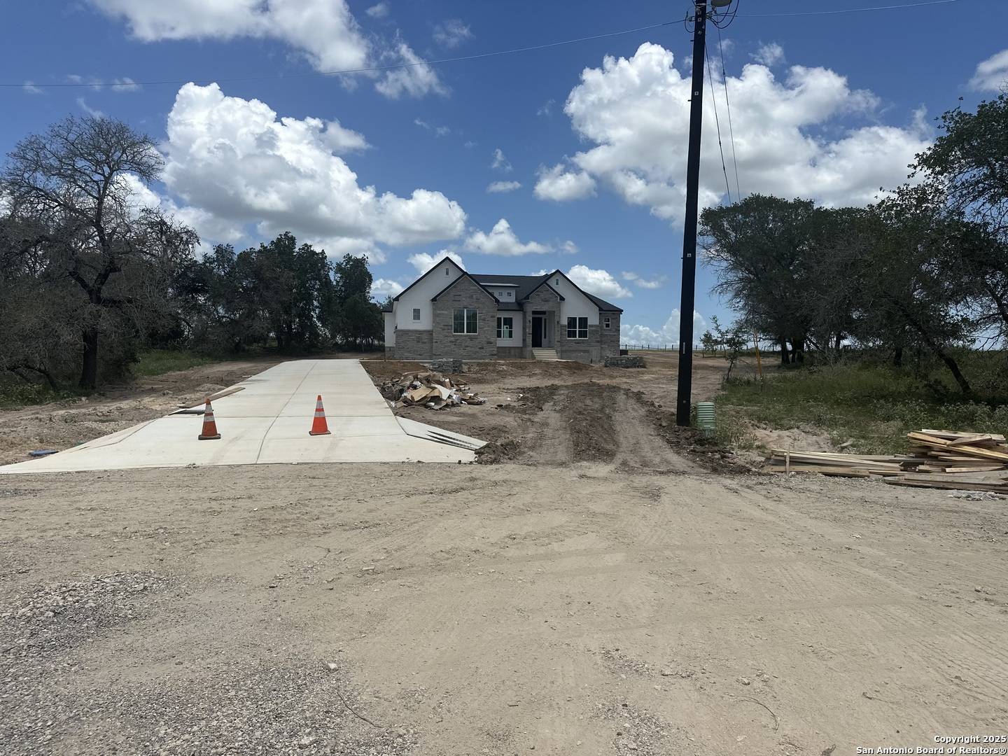 Floresville, TX 78114,254 Firewheel Lp