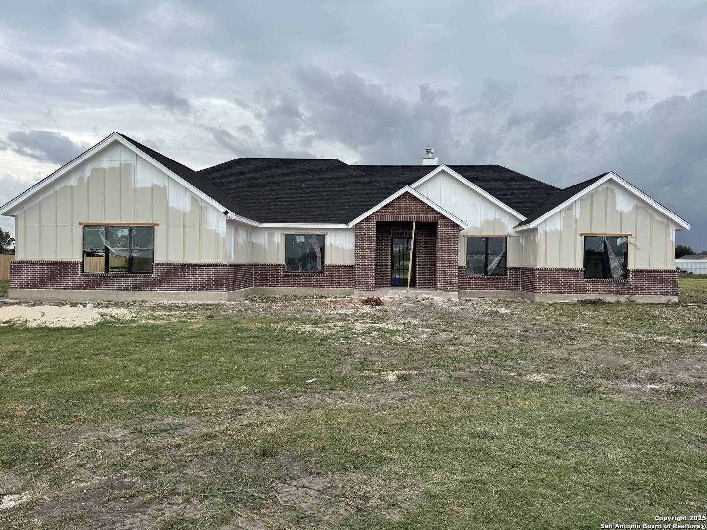 222 Double Creek Loop, Seguin, TX 78155