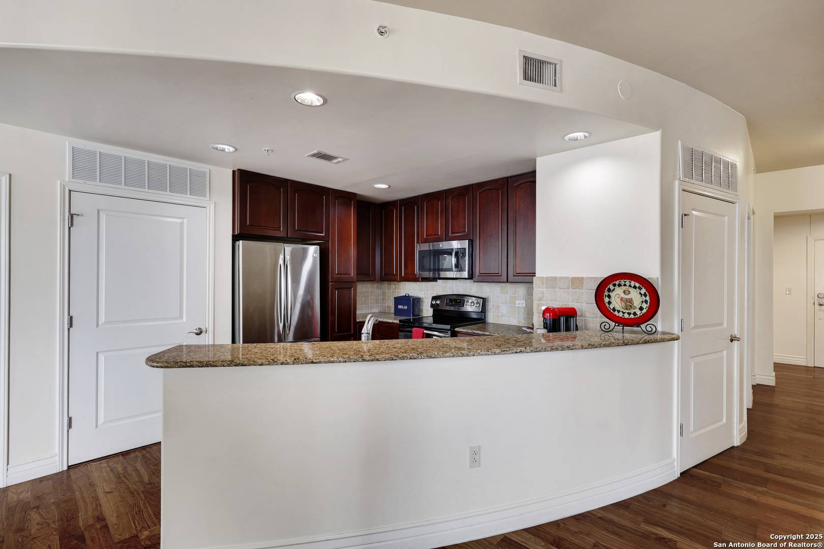 San Antonio, TX 78202,215 Center st. UNIT 203