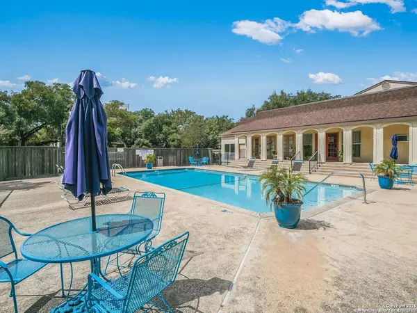 8702 village UNIT 302, San Antonio, TX 78217