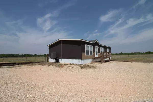 Floresville, TX 78114,254 County Road 406