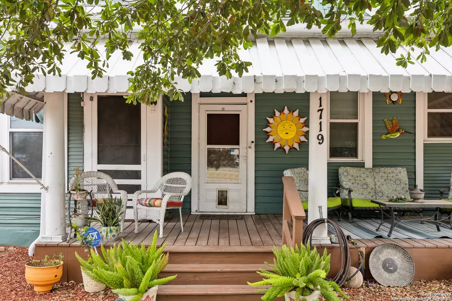 1719 interstate 35, San Antonio, TX 78208