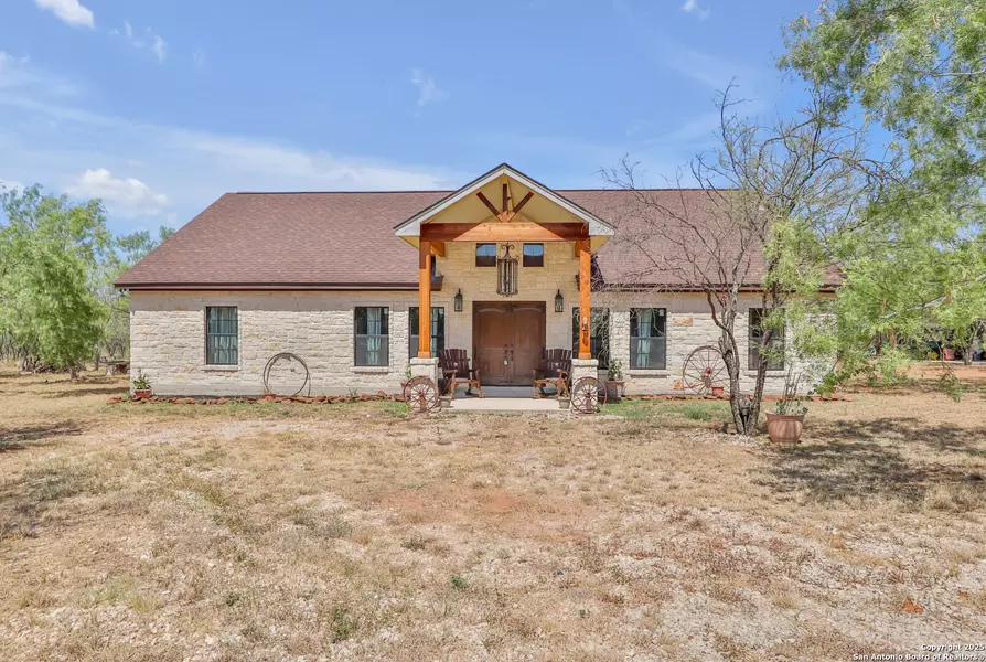745 county road 2645, Moore, TX 78057