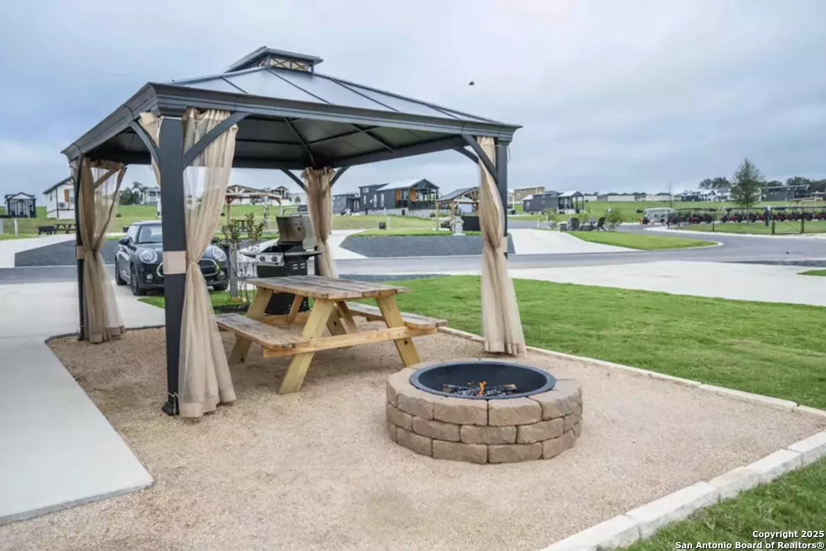 Fredericksburg, TX 78624,5386 RANCH ROAD 1376 #102