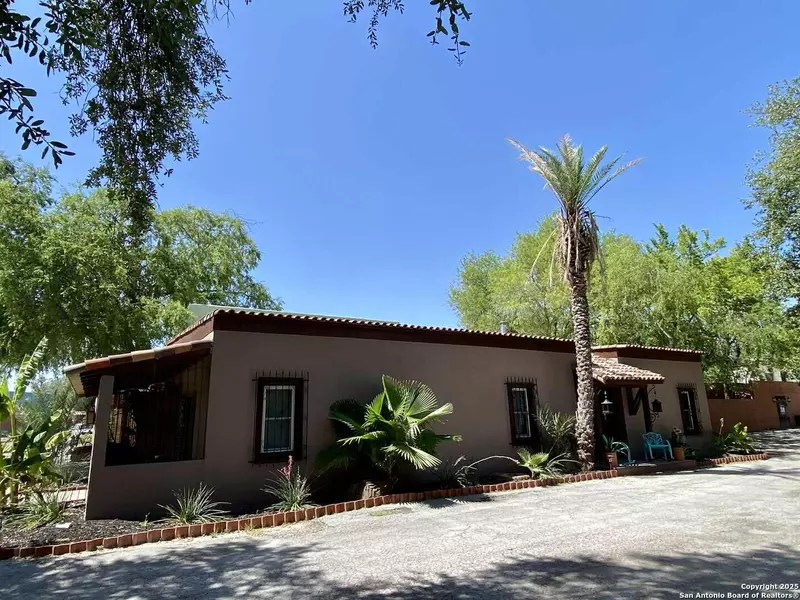 177 Avenida Juarez, Brackettville, TX 78832
