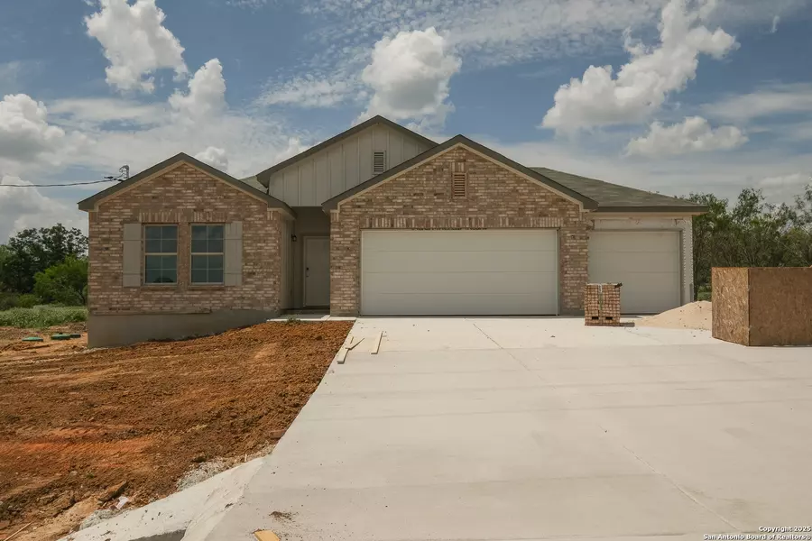 137 Cheyenne Drive, Floresville, TX 78114