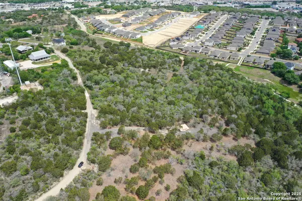 San Antonio, TX 78233,6735 queens crown