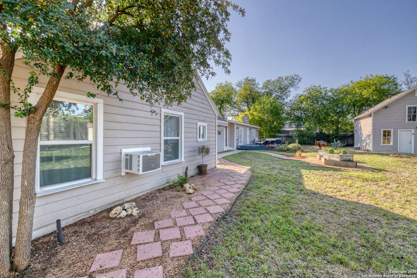 Uvalde, TX 78801,1100 High
