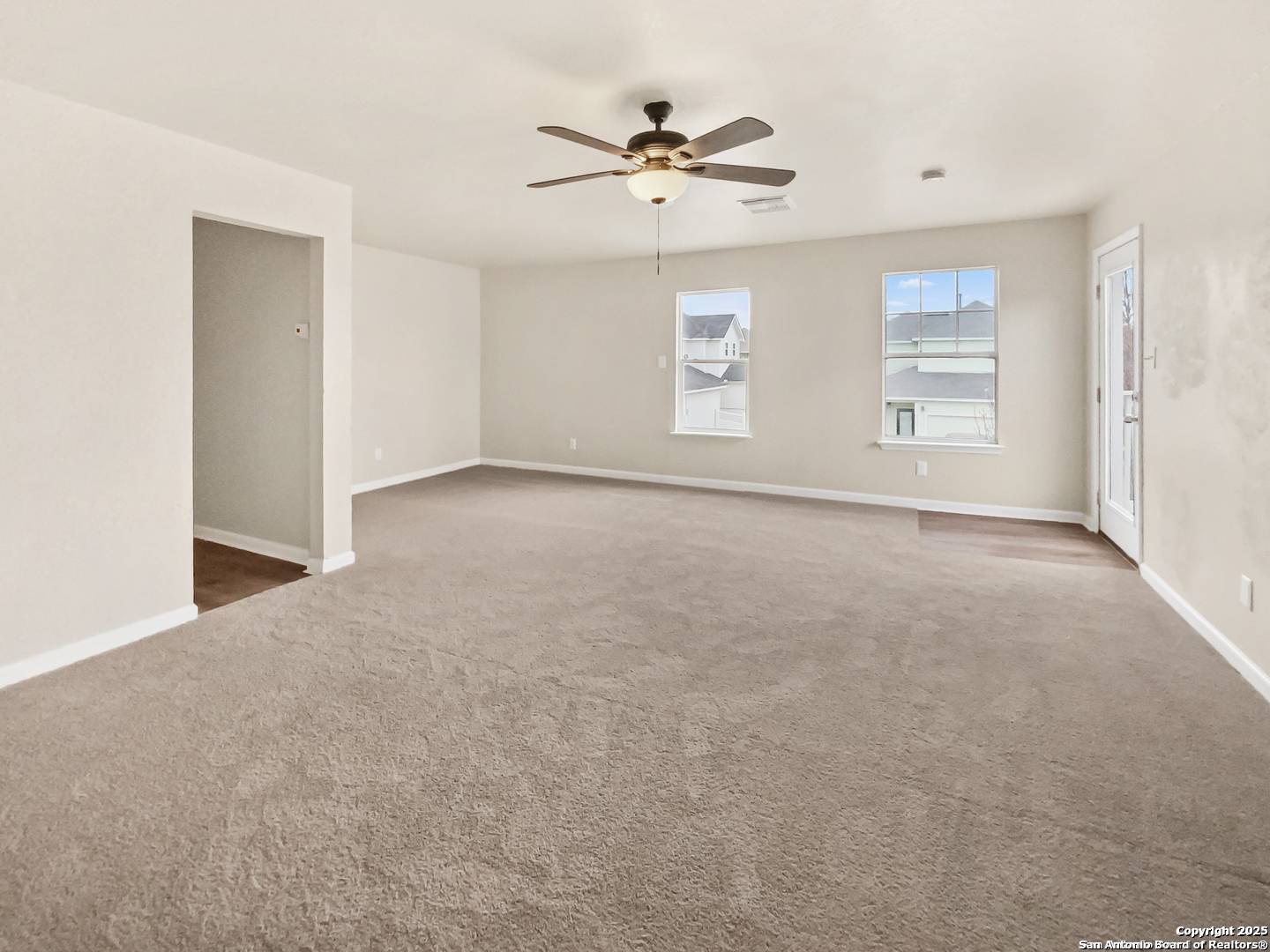 Floresville, TX 78114,121 Lark Hill