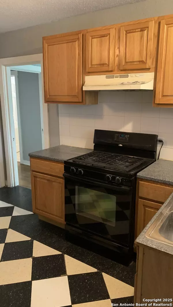 San Antonio, TX 78201,1524 woodlawn UNIT 1