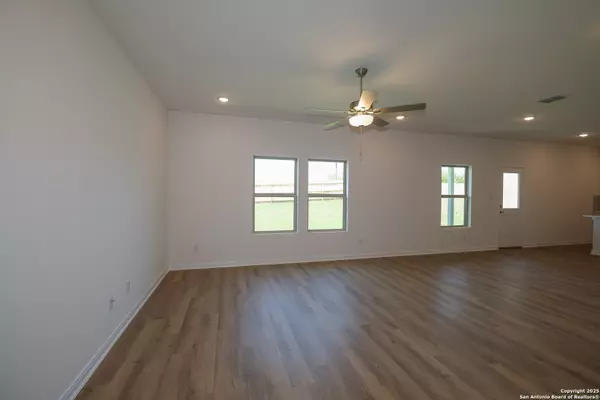 Converse, TX 78109,2915 Selhurst Street