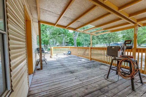 La Vernia, TX 78121,318 Hickory Run