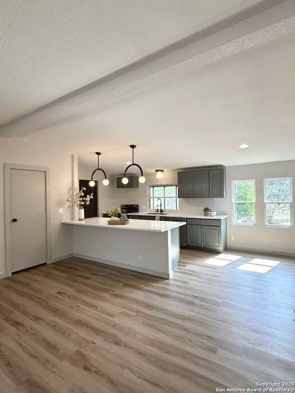 Seguin, TX 78155,105 Tabler
