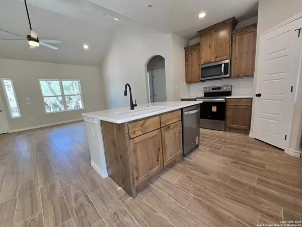 Canyon Lake, TX 78133,894 Luehlfing