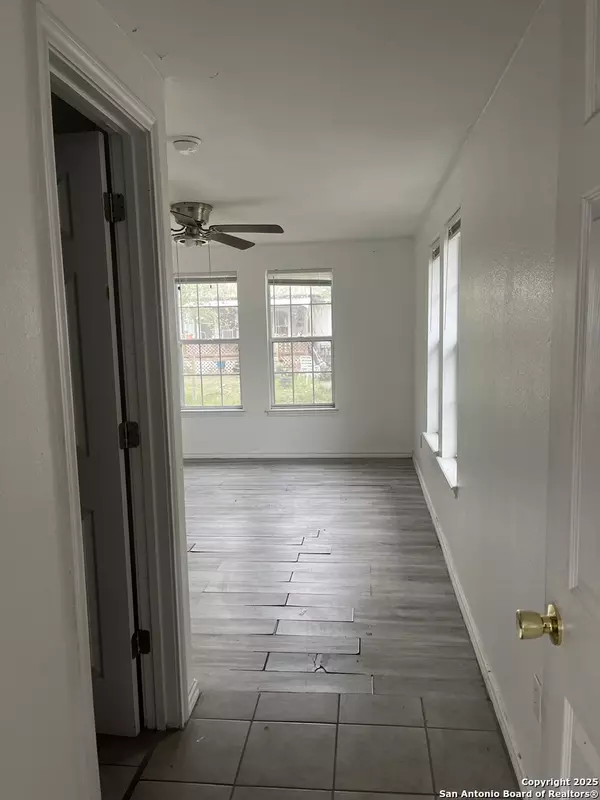 Jourdanton, TX 78026,2201 cantrell