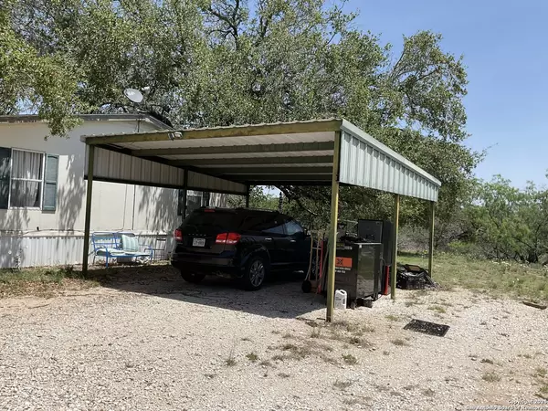 Natalia, TX 78059,263 County Road 7812