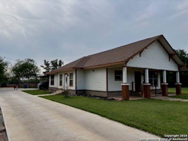 Pearsall, TX 78061,1121 Oak