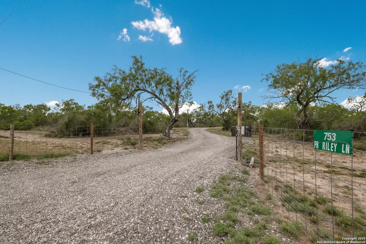 Charlotte, TX 78011,753 Pr Riley Ln