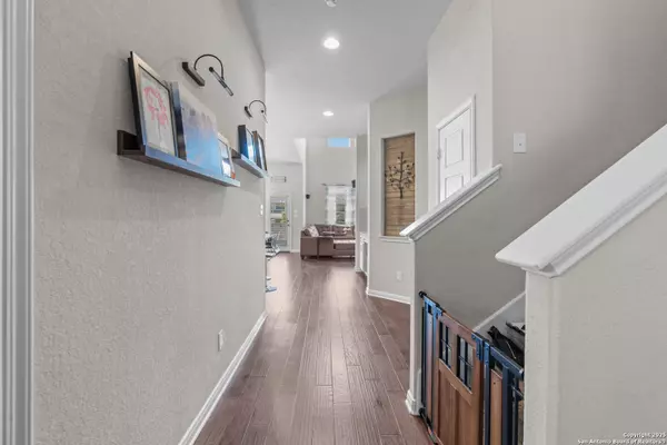 Cibolo, TX 78108,812 Silver Fox