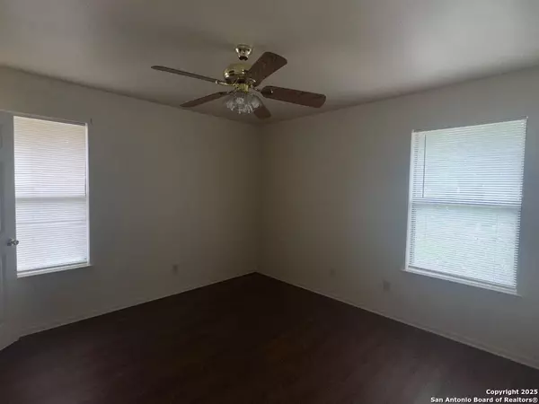 Pleasanton, TX 78064,823 Dallas