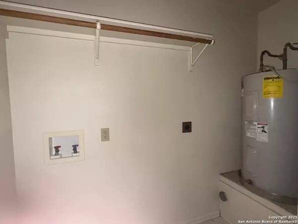 Pleasanton, TX 78064,827 Dallas