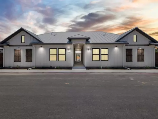 930 S Eagle St. UNIT 104, Fredericksburg, TX 78624