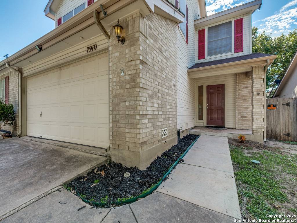 San Antonio, TX 78240,7910 Sunflower Way