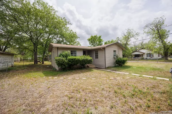 Seguin, TX 78155,411 Legette