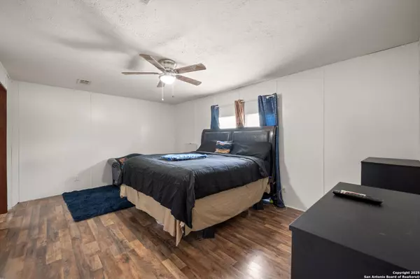 Natalia, TX 78059,157 County Road 6816