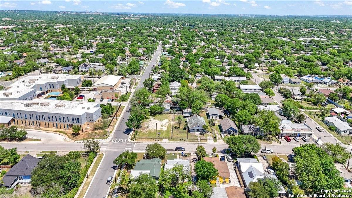 San Antonio, TX 78207,2115 & 2121 Leal