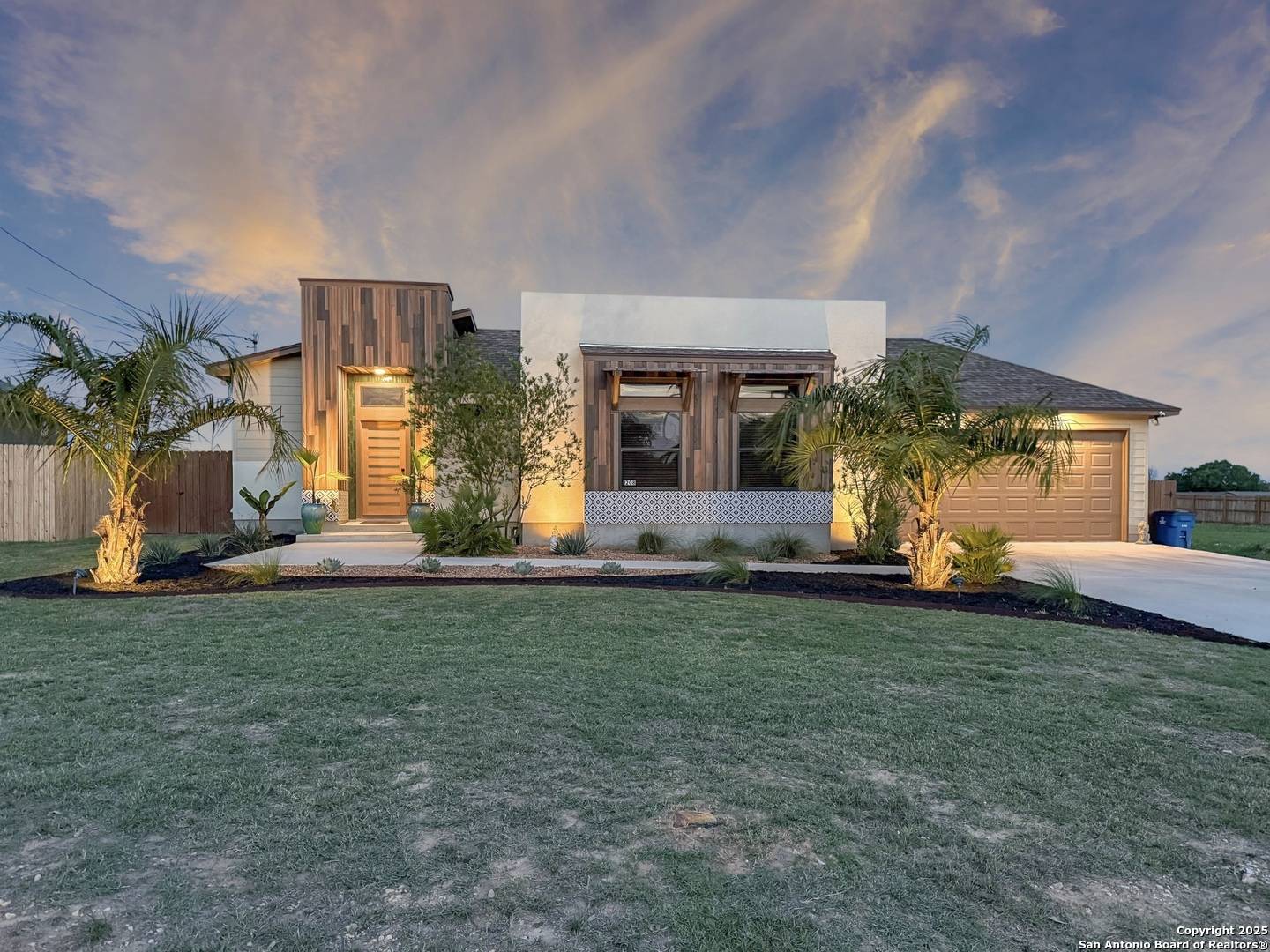 1208 Devine, Devine, TX 78016