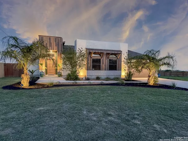 Devine, TX 78016,1208 Devine