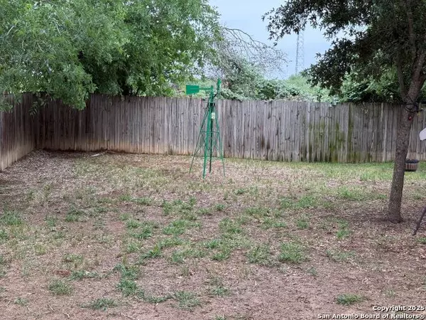 Floresville, TX 78114,1410 longbranch