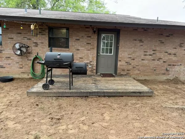 Floresville, TX 78114,1410 longbranch