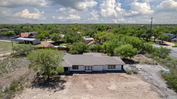 Uvalde, TX 78801-3502,1012 4TH ST