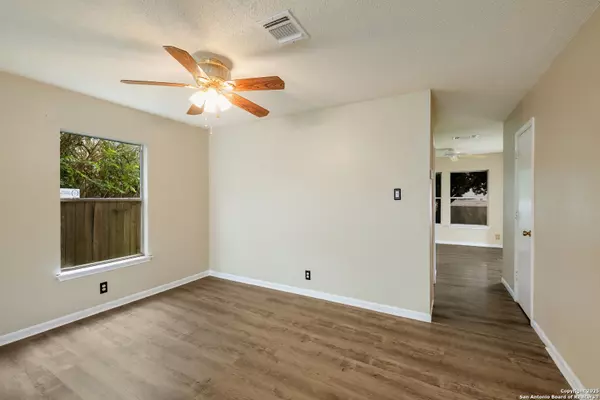 San Antonio, TX 78240,8803 Breezefield
