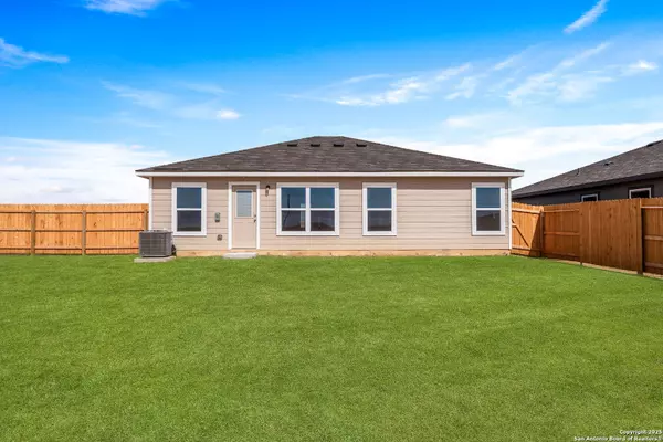 Lytle, TX 78052,16144 Farmer