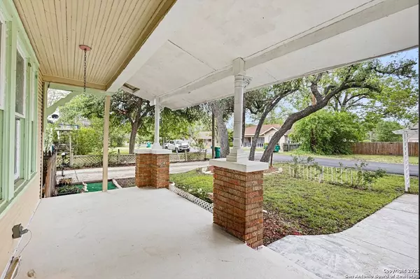 Converse, TX 78109,212 Kneupper St