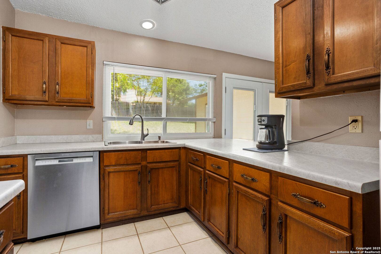 San Antonio, TX 78247,5919 Pineway