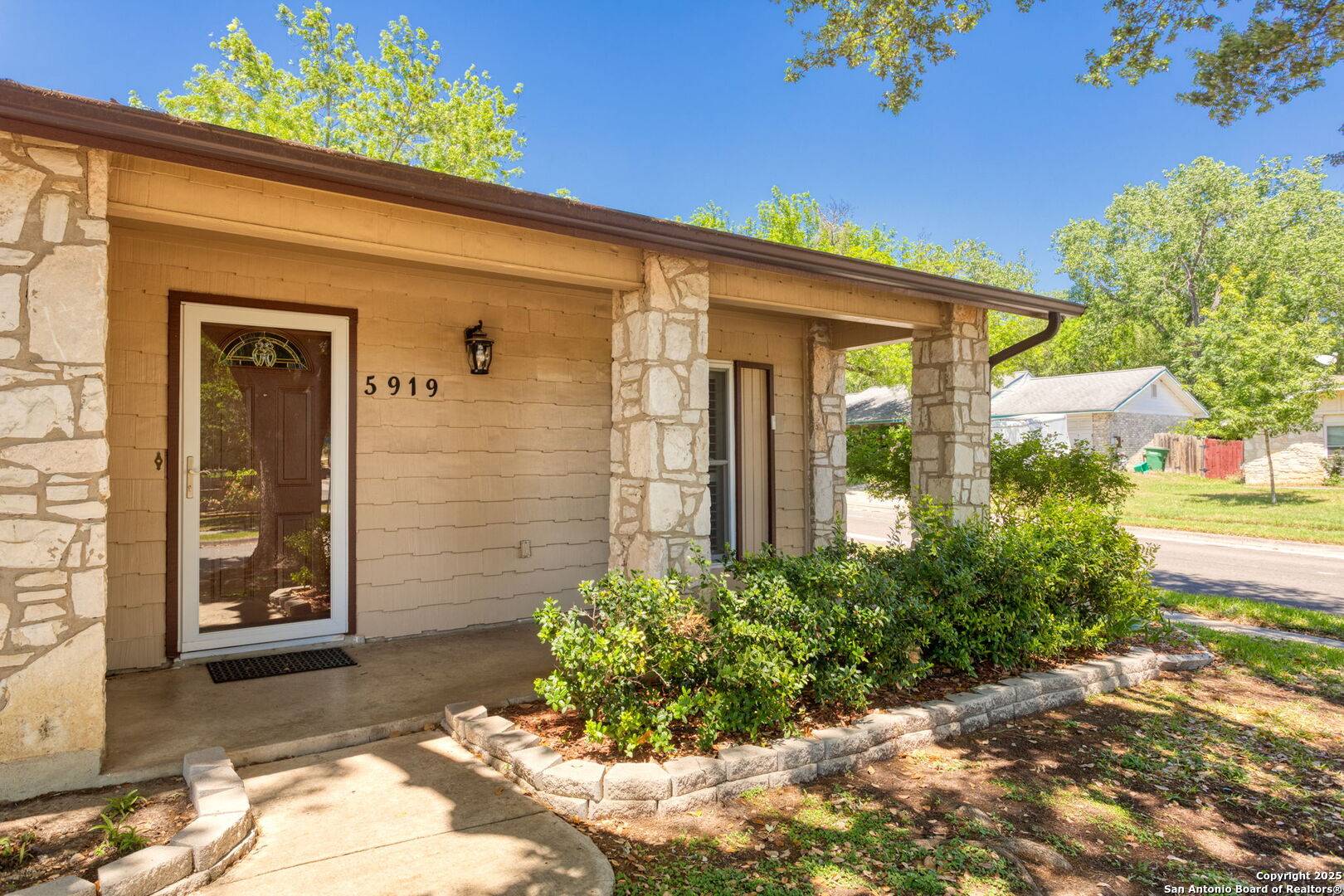 San Antonio, TX 78247,5919 Pineway
