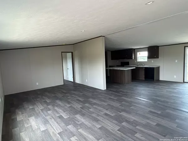 Floresville, TX 78114,1192 County Road 329