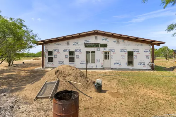 Charlotte, TX 78011,527 County Road 334