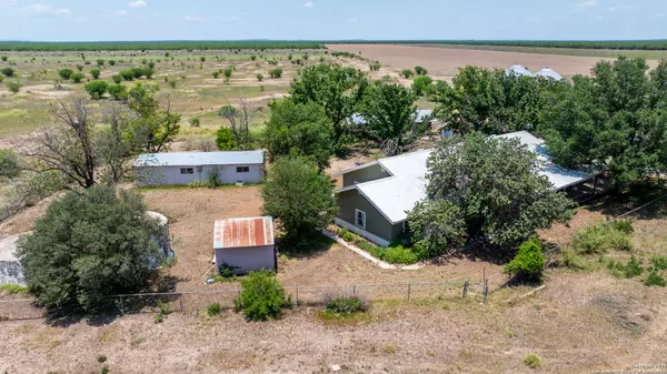 4843 FM 1436, La Pryor, TX 78872