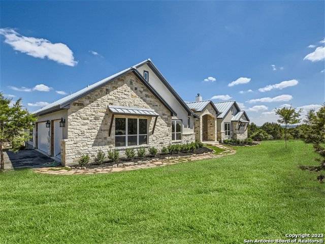 103 RIVER MTN DR, Boerne, TX 78006-2574