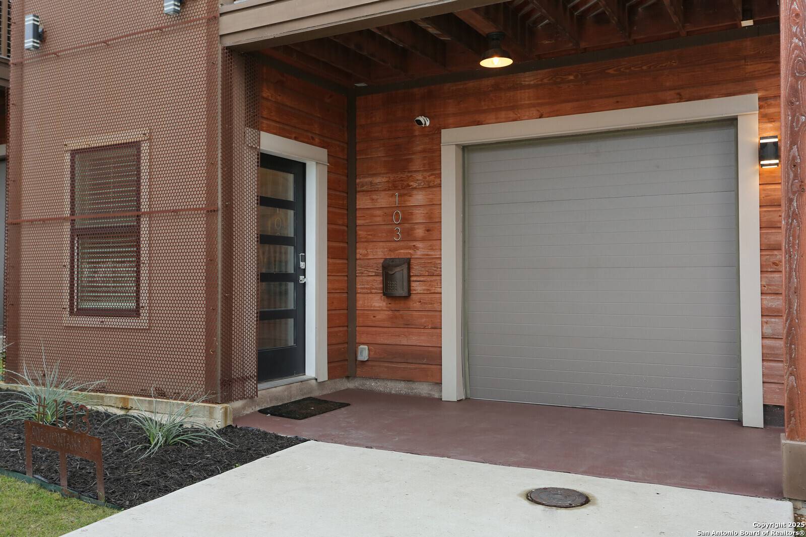 San Antonio, TX 78203,902 Montana St #103