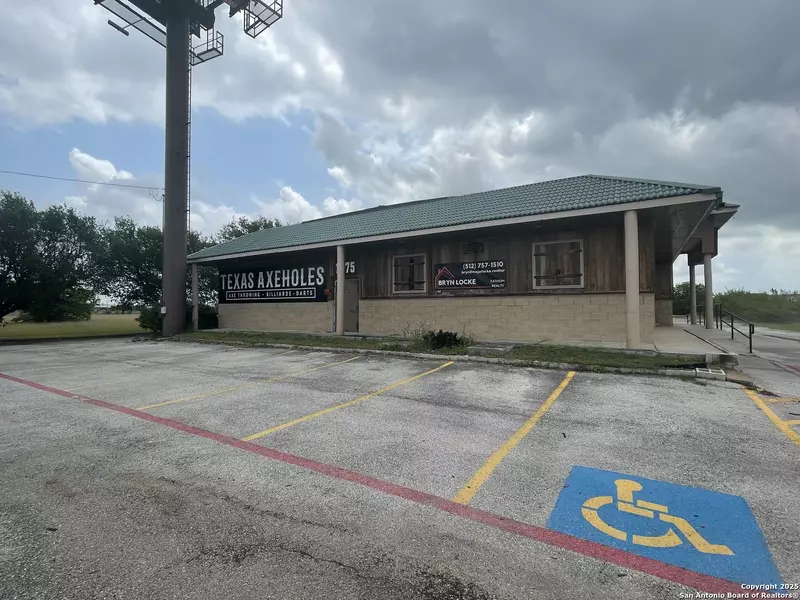 1575 interstate 10, Seguin, TX 78155